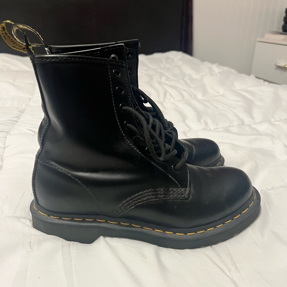 Dr. Marten 1460 Women’s Lace Up Boot